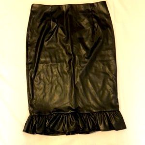 Ashley Stewart Black Pencil Skirt, Size 14/16, 60% Polyurethane 40% Polyester.